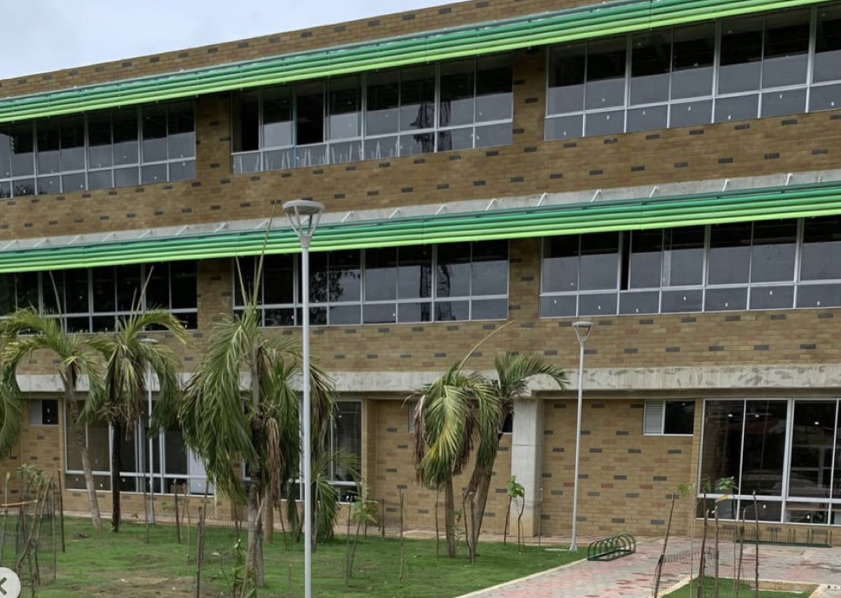 Celosía en bloque catalán Tectónico para ventilación de fachada