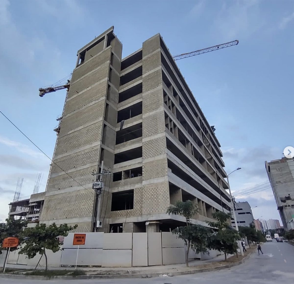 Edificio Sura en Barranquilla construido con bloque estructural 14x19x39 cm (bloque de 15) Tectónico