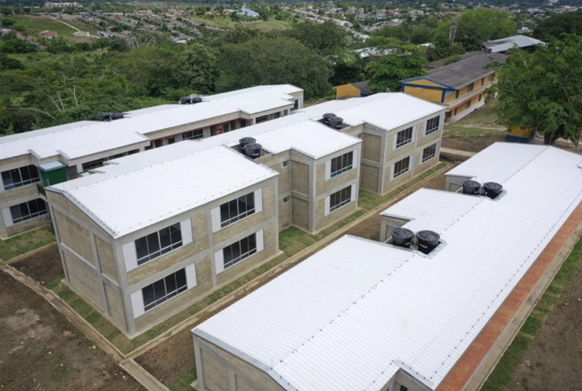 Megacolegio Escuela Normal Superior de Sincelejo construido con bloques de concreto Tectónico