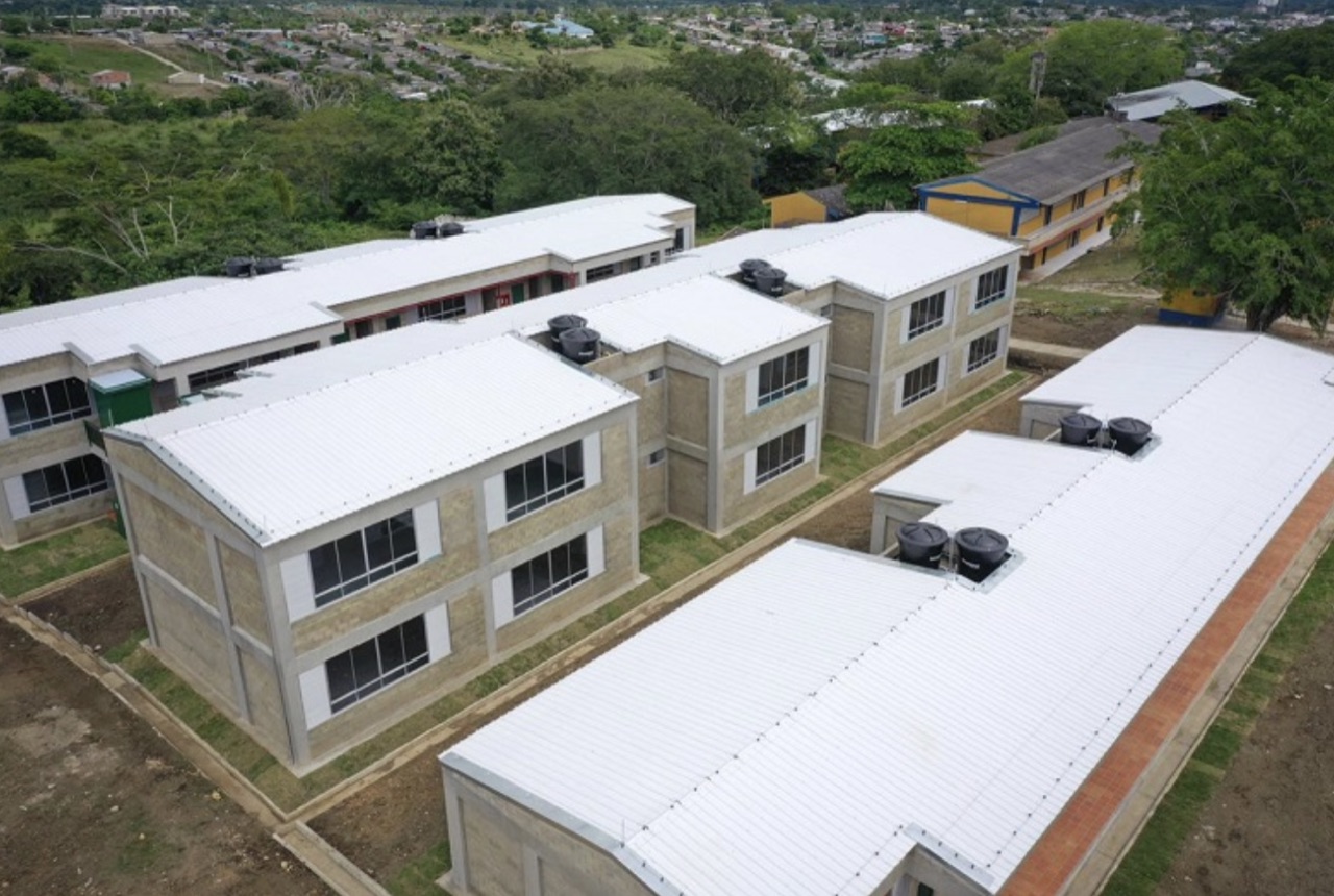 Megacolegio Escuela Normal Superior de Sincelejo construido con bloques de concreto Tectónico