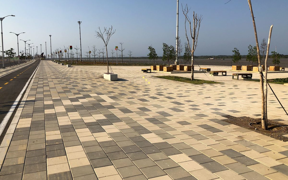 Losetas lisas de concreto Tectónico en la plaza del Gran Malecón del Río de Barranquilla