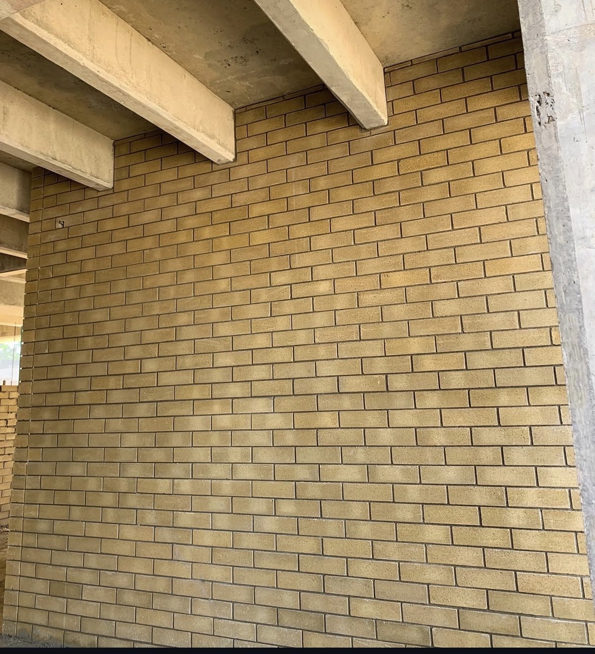 Muro interior con bloques lisos