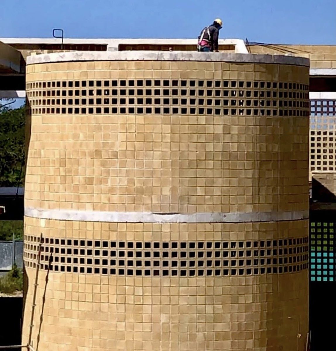 Bloque abuzardado pigmentado Tectónico en color ocre para acentos cromáticos